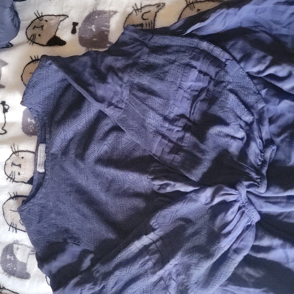 Beauriful Blouse - Picture 2 of 3